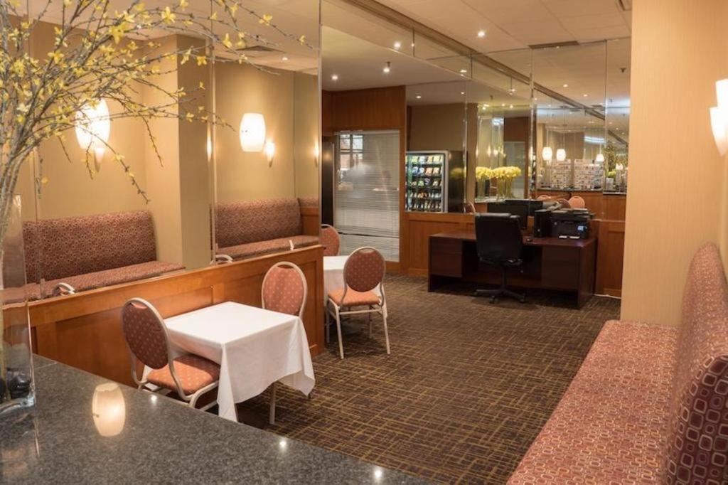 The Roehampton Hotel Toronto Extérieur photo